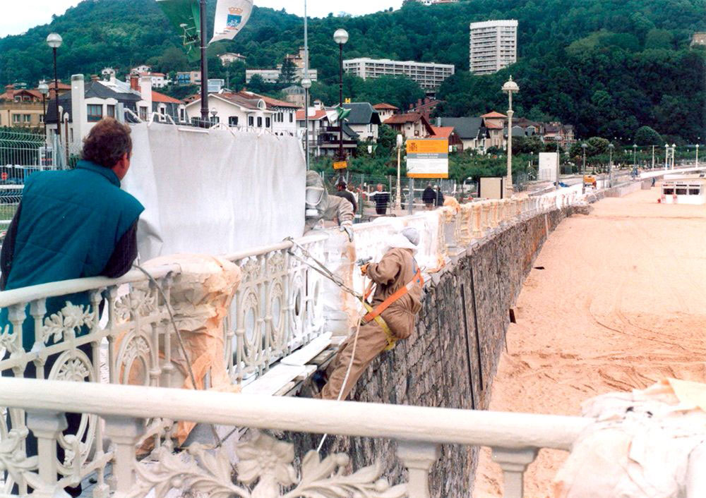 Recubrimientos_Metálicos_Vizcaya_-_Chorreado-en-la-Concha—Donosti-(2)